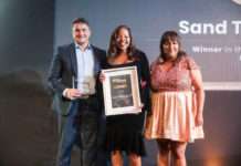 Divesh Sooka GM ALX South Africa and Busisiwe Phakathi Marketing Manager at ALX South Africa recieving the EduTech award