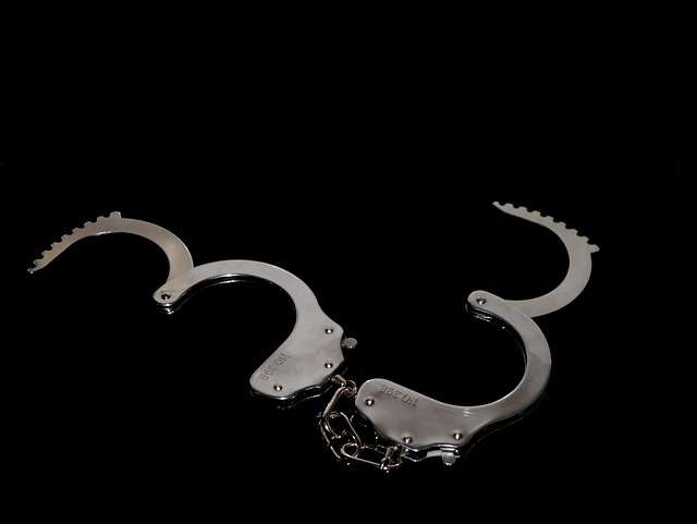 Police arrests suspect with firearm shortly after shooting Police arrests suspect with firearm shortly after shooting