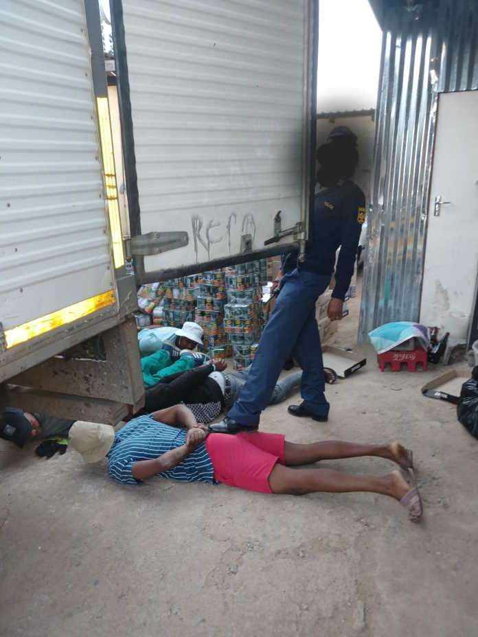 Rapid response by a team of SAPS members leads to the recovery of a hijacked truck, six arrests Rapid response by a team of SAPS members leads to the recovery of a hijacked truck, six arrests