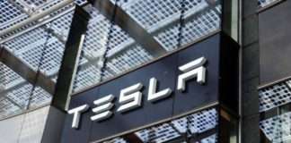IS ELON MUSK HURTING TESLA? Fred Razak, Chief Trading Strategist for CMTrading, shares his analysis