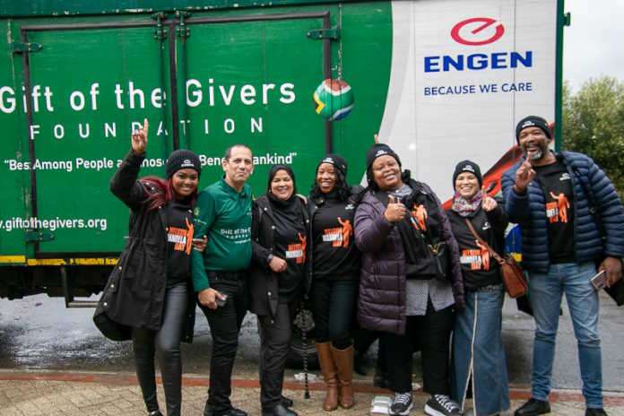 In partnership with Gift of the Givers, Engenites visited Lwandle township to distribute hygiene packs and serve nutritious meals