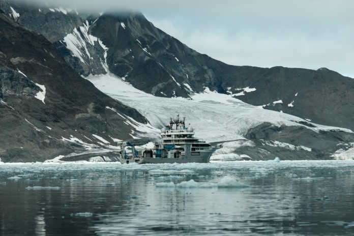 Epic Underwater Adventure Series, OceanXplorers Premieres 21 August on National Geographic Epic Underwater Adventure Series, OceanXplorers Premieres 21 August on National Geographic