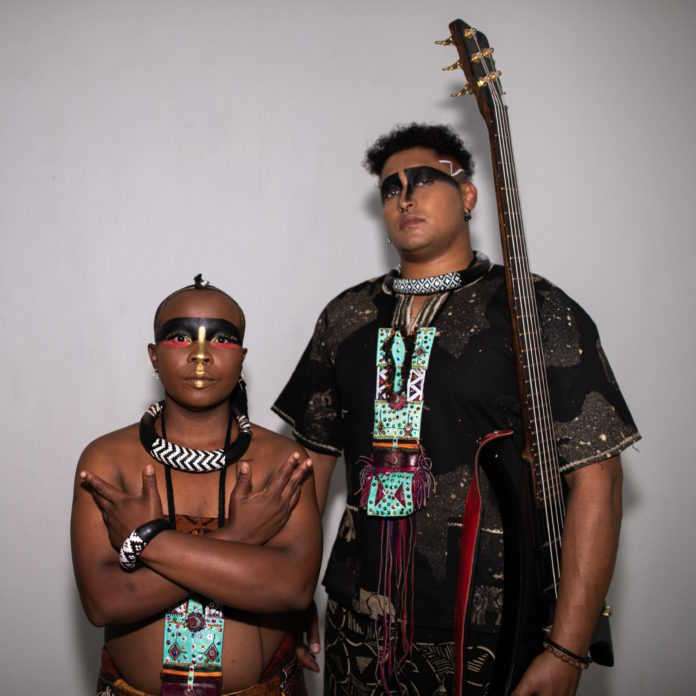uKhoiKhoi performs with legacy artist Robyn Orlin at JOMBA! uKhoiKhoi performs with legacy artist Robyn Orlin at JOMBA!