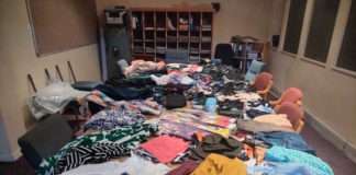 SAPS detains suspects for the possession of suspected stolen clothing worth R25 000 in Paarl SAPS detains suspects for the possession of suspected stolen clothing worth R25 000 in Paarl