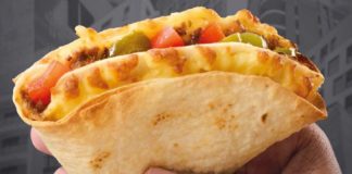 DEBONAIRS PIZZA UNVEILS SOUTH AFRICA’S FIRST-EVER PIZZAWRAP® AND AN ALL-NEW INNOVATIVE MENU DEBONAIRS PIZZA UNVEILS SOUTH AFRICA’S FIRST-EVER PIZZAWRAP® AND AN ALL-NEW INNOVATIVE MENU