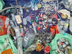 Bonnie Bio helps Kommetjie kids keep Long Beach clean