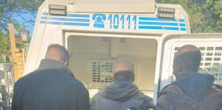 Five suspects arrested and one fatally wounded during a business robbery