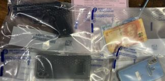 Flying Squad members arrest four robbers Flying Squad members arrest four robbers