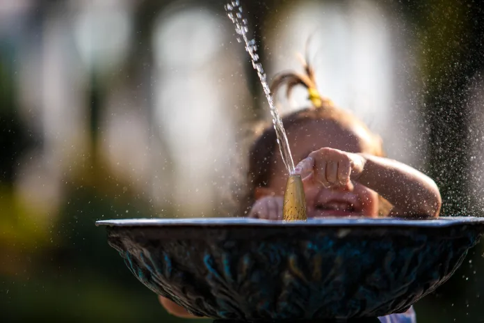 HYDRATING CHILDREN IN SUMMER – Tips to thrive under the South African sun HYDRATING CHILDREN IN SUMMER – Tips to thrive under the South African sun