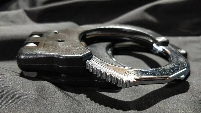 cuffs-2732429_640 Trio arrested for kidnapping, assault GBH, armed robbery and extortion