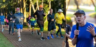 Running legend, Bruce Fordyce, officiates first Sun City parkrun