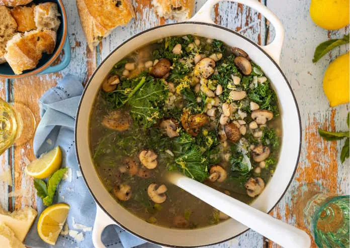 Cannellini-Bean-soup Mushroom, Kale & Cannellini Bean Soup