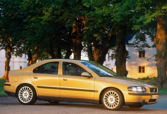 228420_VOLVO_60-series_2000_2009-1 Celebrating 25 years of the S60: The sedan that took Volvo into the 21st century