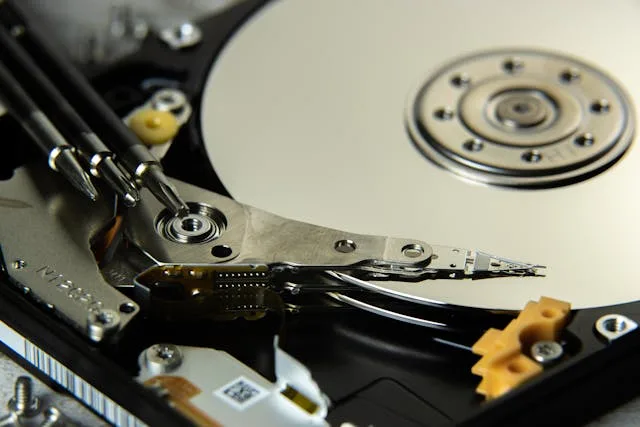 pexels-sejio402-6429123 Understanding Data Recovery: HDDs vs SSDs.