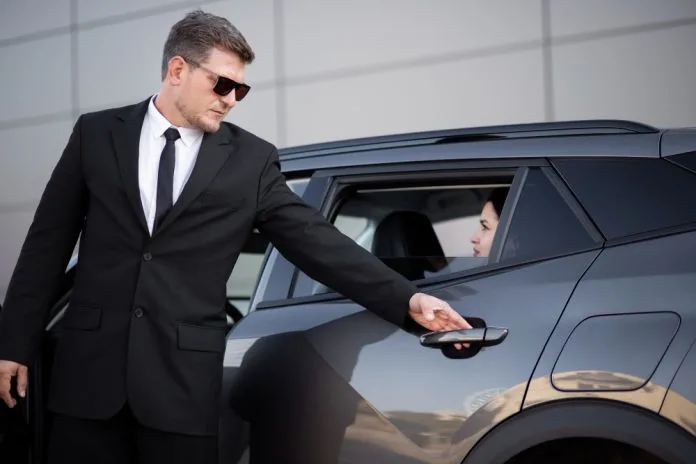 2149184282-001-chauffeur The Rise of Chauffeur Services in Dubai: Why Tourists and Business Travelers Choose Luxury Over Ordinary
