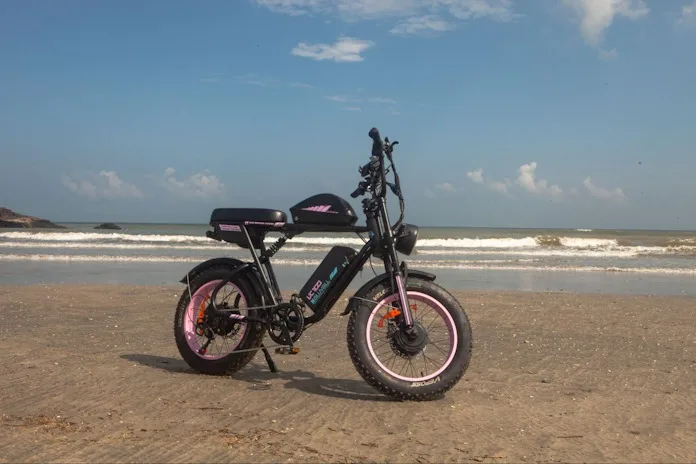 At only $1750, it's hard to beat the price. Integrating speed, range, comfort, and safety, all in an affordable package. Outshining the competition, K10 comes equipped with dual motors, dual batteries, fat tires, and hydraulic brakes, and forged in the frame of a 1000W - 2000W eBike.