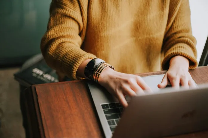 Banks vs Brokers: 5 Reasons Using a Currency Broker Could Save You Time and Money 
