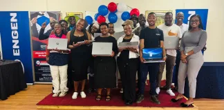 Front row (left to right): Learners Vaneciah Nompumelelo Mahlangu, Keitumetsi Mputle, Linah Mahlangu, Andile Buthelezi, and Buyani Zulu. Back row (left to right): Ronald Chauke, Engen’s Dee Mdeka with learners Nqobile Ngwenya, Nonhlanhla Maduna, Xoliswa Ndlovu, Ayanda Thebethe, Lizwi Mupisa, Xolani Masingwani, and Mfaniseni Ngxongo, with Trevor Buthelezi and Engen CSI Manager, Olwethu Mdabula
