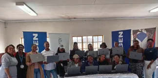 Front row (seated, left to right): Entreprenuers Buhle Mandlakazi, Sindiswa Mkhize, Zinhle Mzizi, and Mandisa Ndlovu. Back row (left to right): Boitumelo Matlala with Engen’s Dee Mdeka, and learners Boniswa Buthelezi, Lesego Mswanganyi, Nomathemba Phela-Dlamini, Zintle Mawaka, Sinethemba Majola, Phumzile Mngomezulu, Siziwe Zwane, Peggy Mkhabela, and Engen’s Gcinile Makathini.