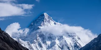 Everest Base Camp Trek – A Journey to the Foot of the World’s Highest Mountain Everest Base Camp Trek