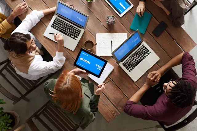 pexels-fauxels-3182773 Engineering software license management: What centralized governance brings
