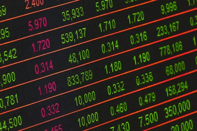 pexels-pixabay-210607 Brent Markets Expert Reports Canada’s Policy Rate Under Pressure as Growth Slows