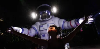 Portal 2030–2050 in Moscow: Electronic Music Stars, Light Shows Until Dawn and a 14-Meter Cosmonaut