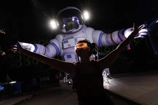 res Portal 2030–2050 in Moscow: Electronic Music Stars, Light Shows Until Dawn and a 14-Meter Cosmonaut