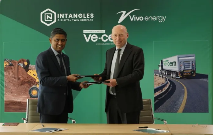 Signing ceremony between Vivo Energy and its partner Intangles at launch of ve-cem (continuous equipment monitoring). Left: Anup Patil, CEO Intangles. Right: Stan Mittelman, CEO Vivo Energy.