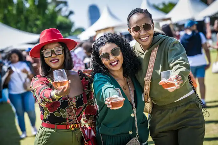 SOUTH AFRICANS RETURN TO THE TABLE: 15% GROWTH IN WINE & FOOD FESTIVAL VISITORS SOUTH AFRICANS RETURN TO THE TABLE: 15% GROWTH IN WINE & FOOD FESTIVAL VISITORS