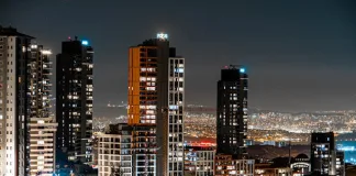 From Noise to Narrative: Effective Stakeholder Liaison in Urban Development