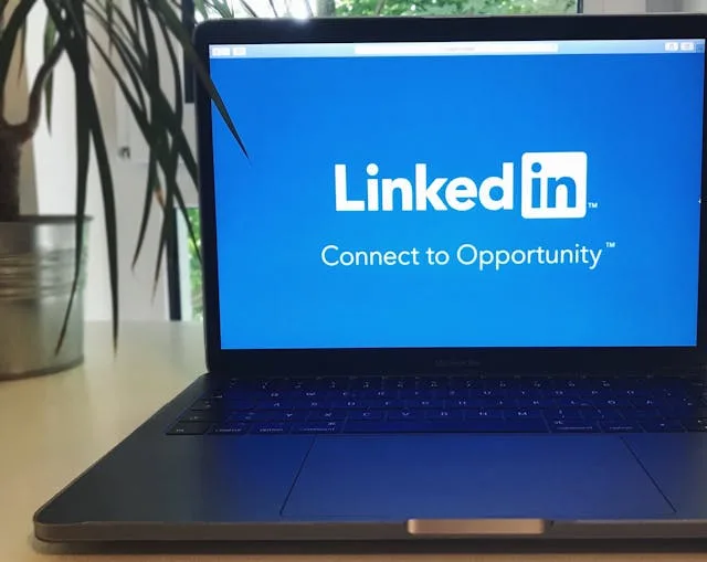 pexels-tobias-dziuba-319638-1083792 How to Generate Leads on LinkedIn?