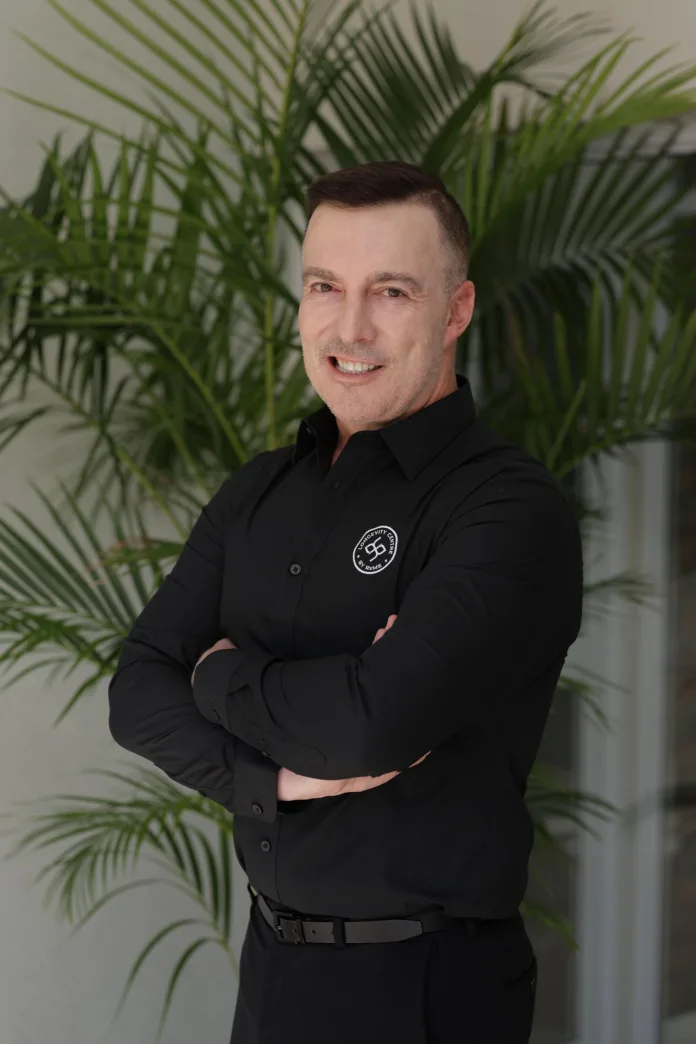 Dr Van Wyk Mostert