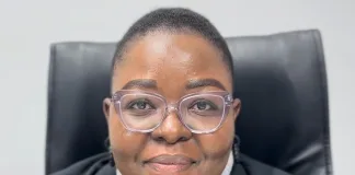 Pure Maths vs Maths Literacy: How to balance performance vs study options Dr Alucia Mabunda, Campus Head at IIE Rosebank College