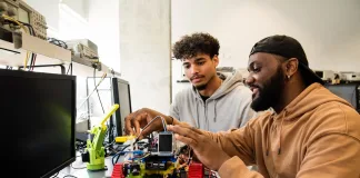 RS SOUTH AFRICA SHAPES THE FUTURE OF ENGINEERING TALENT THIS STEM DAY Young engineers put theory into action in the RS supported Formula Student programme