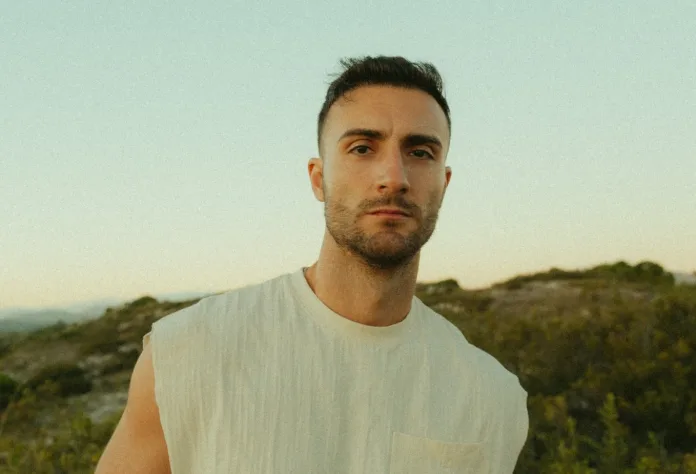 Lee Cole On His Fondest Christmas Memories, Performing at the SPAR Carols By Candlelight with Jacaranda FM and his new single ‘Palace of Dreams’