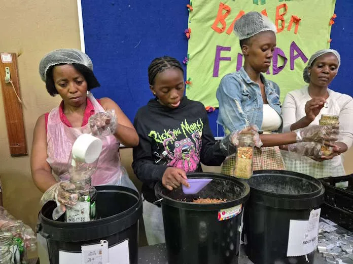 Hamba Bamba Funda Celebrates Success of 2nd Annual Christmas Care Crafting Skills for Change Event in Soweto