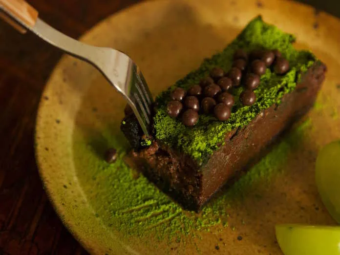 Matcha chocolate cake