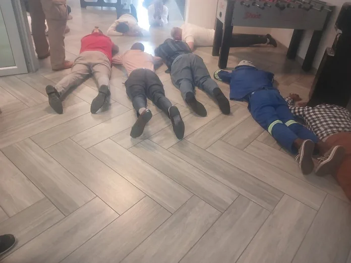 621817704_1319045143580456_2354696813512318323_n Six alleged scammers and twenty-five call-centre agents were arrested in Johannesburg