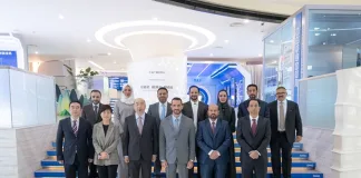Sultan bin Ahmed visits Huawei R&D Centre and SMG in China