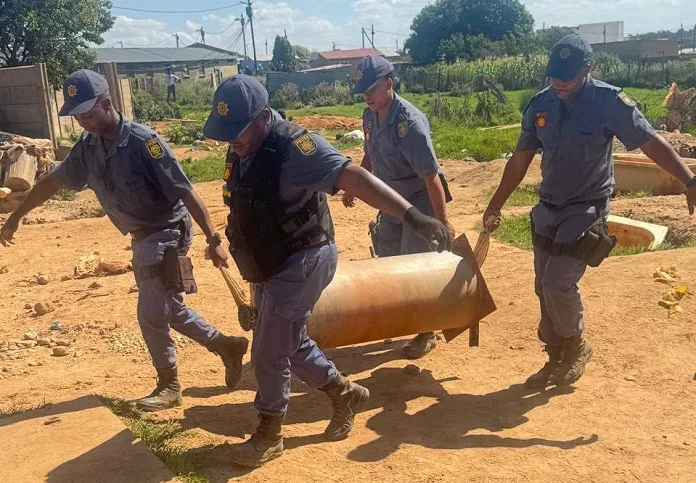 630584084_1332490878902549_7988727247197438471_n Two Suspects Arrested for Possession of Gold-Bearing Material and Equipment