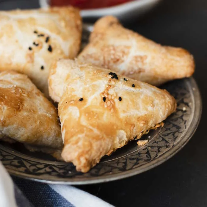 Dried fruit & peanut butter samoosa