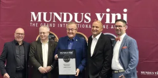 DGB Awarded Best South African Wine Producer Over the Past 25 Years Kirk Bauer, Robert Joseph, Tim Hutchinson, Christoph Meininger, and Christian Wolf present the Mundus Vini Best Producer South Africa Over the Past 25 Years Award.