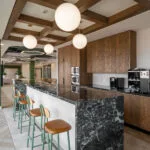 Global workplace trends focus on the hybrid office Global workplace trends focus on the hybrid office