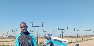 Sixty60 rider praised for roadside act of kindness in Shongweni