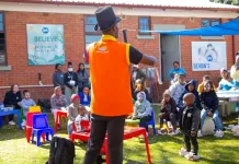750 dreamers celebrate Slipper Day in hospitals across the country Laughter Hero entertaining dreamers at the slipper party held at Bara on 28 May