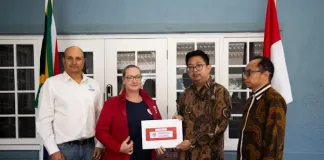 Animal campaigners in Cape Town join global hand in of 700,000 petition signatures to end Indonesia’s cruel dog and cat meat trade Animal campaigners in Cape Town join global hand in of 700,000 petition signatures to end Indonesia’s cruel dog and cat meat trade