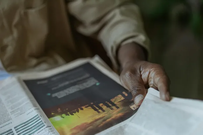 Investing in Community media to uphold democracy Cebisa Zondo, SI Analyst: Fund Management & Specialist Services, Tshikululu Social Investments Investing in Community media to uphold democracy Cebisa Zondo, SI Analyst: Fund Management & Specialist Services, Tshikululu Social Investments