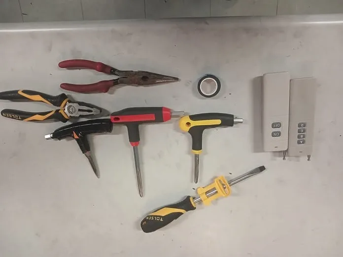 722996777_1434086538742982_1059488643001965113_n Two Arrested in Bellville for Possession of Car Breaking Implements and Jamming Devices