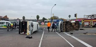 16 Injured After Two Minibus Taxis Overturn in Centurion CBD 16 Injured After Two Minibus Taxis Overturn in Centurion CBD